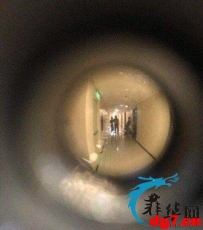 趴赛四名中国人随机按铃开门抢劫，请各位同仁请勿随意开门