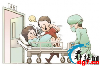 封城期间 生个孩子都能惹出事来
